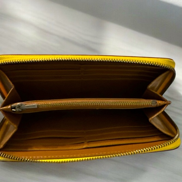 Disney x Coach collab wallet - Picture 4 of 4